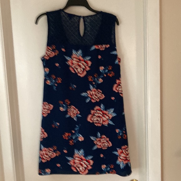 Nice woman dress in good condition - Picture 2 of 5